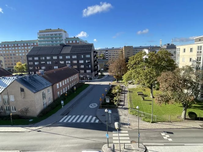 Östra Farmvägen 6B, bild 1 av 3