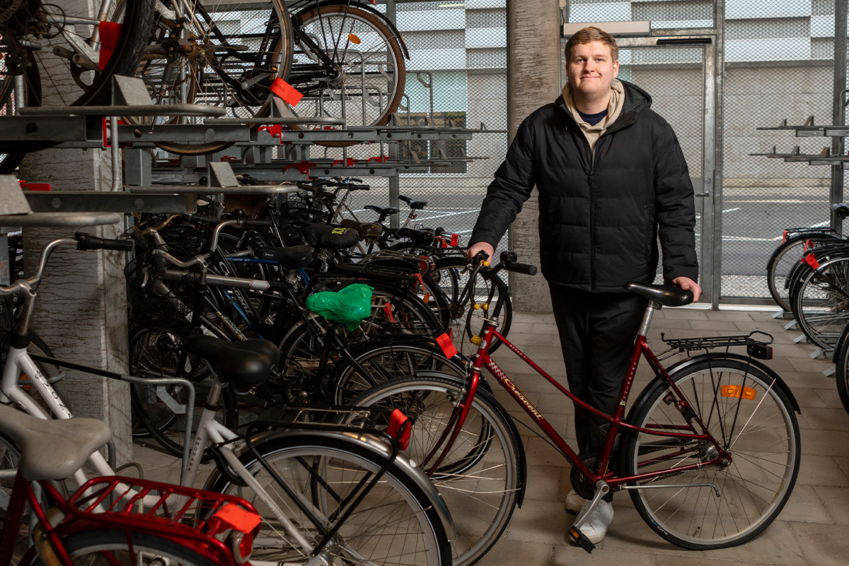 Bild_Ludvig_vid_cykelstall.jpg